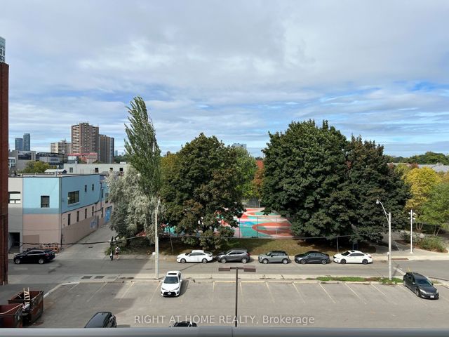 407 - 630 Queen St E