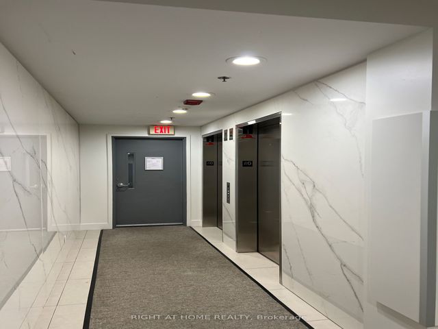 407 - 630 Queen St E