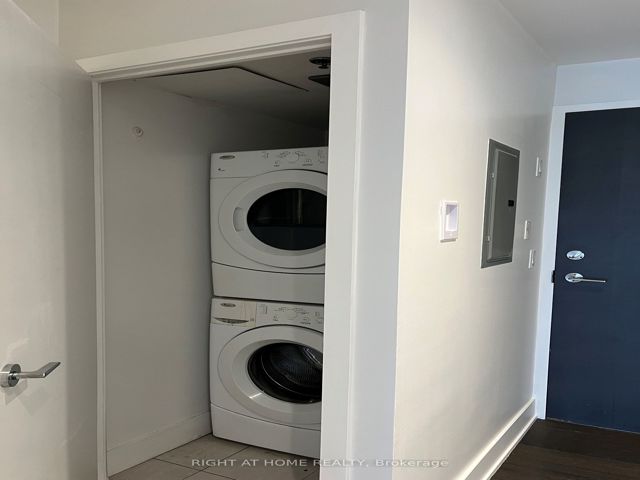 407 - 630 Queen St E