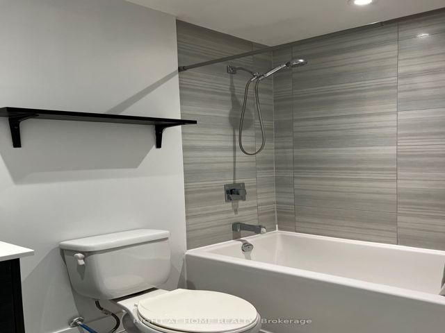 407 - 630 Queen St E