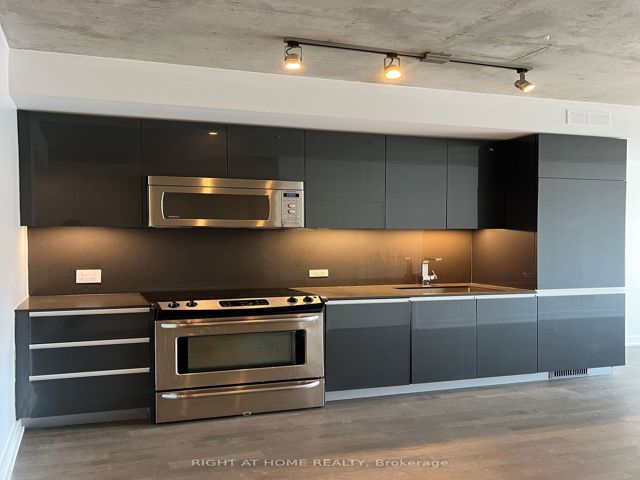 306 - 1238 Dundas St E