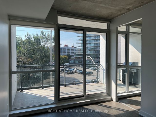 306 - 1238 Dundas St E