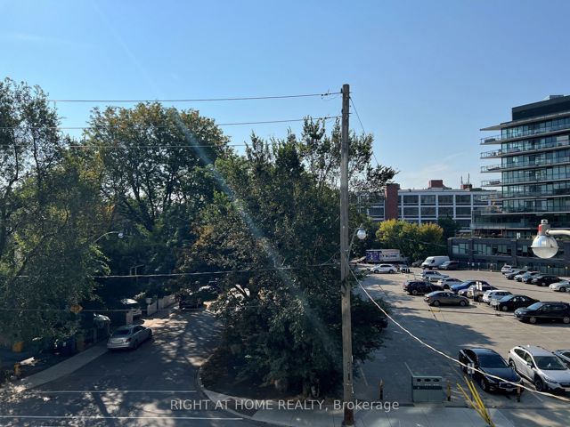 306 - 1238 Dundas St E