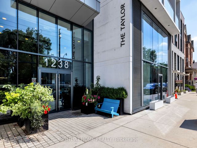 306 - 1238 Dundas St E