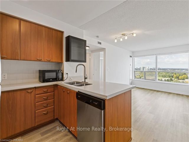 1601 - 36 Lee Centre Dr