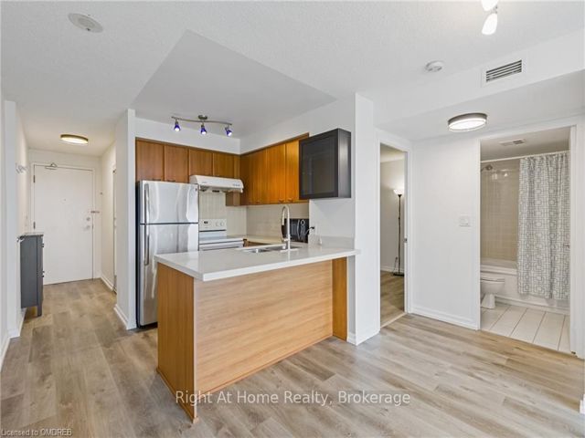1601 - 36 Lee Centre Dr
