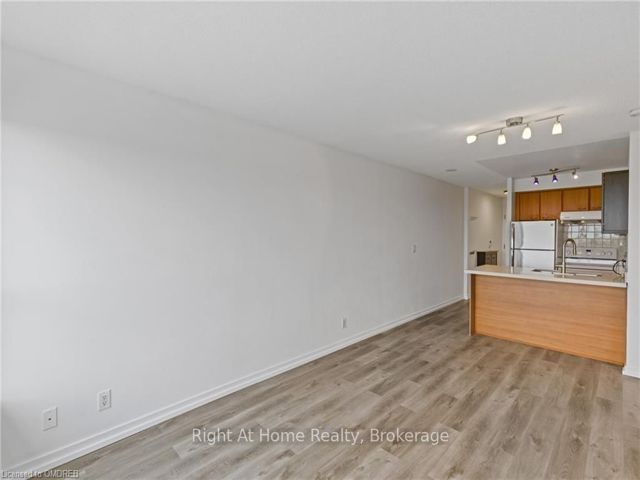 1601 - 36 Lee Centre Dr