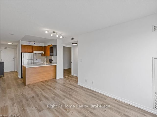 1601 - 36 Lee Centre Dr