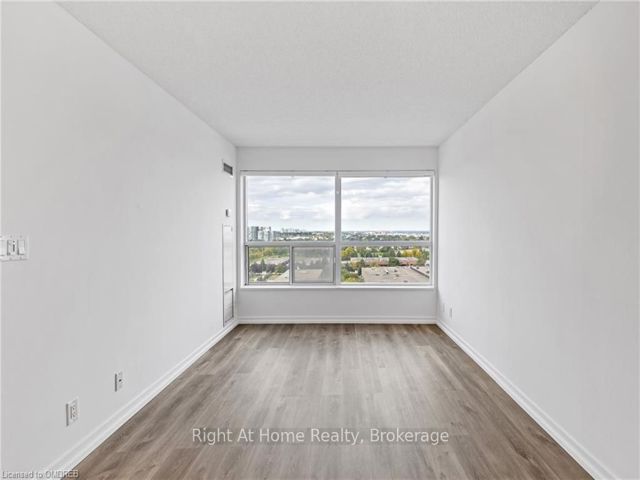 1601 - 36 Lee Centre Dr