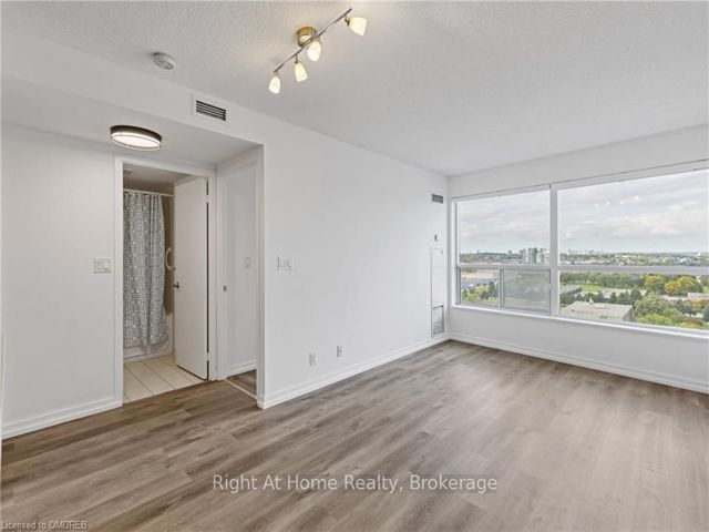1601 - 36 Lee Centre Dr