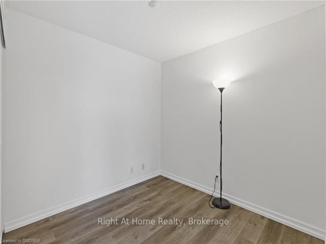 1601 - 36 Lee Centre Dr