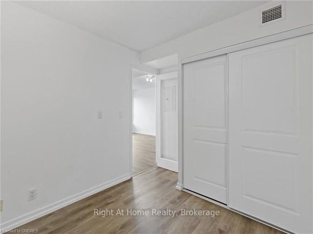 1601 - 36 Lee Centre Dr