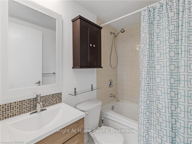 1601 - 36 Lee Centre Dr