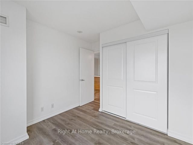 1601 - 36 Lee Centre Dr