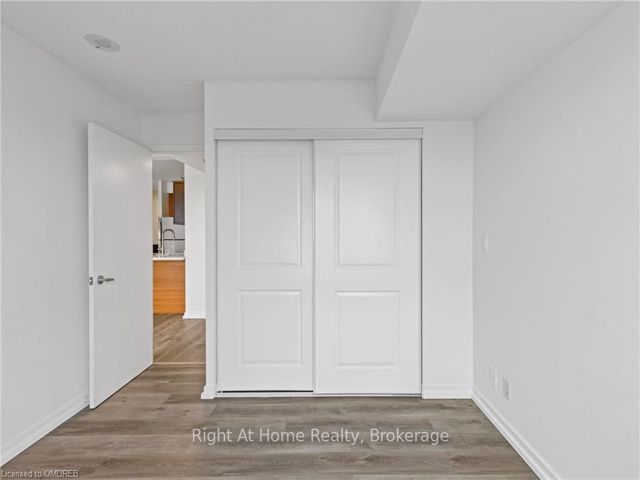 1601 - 36 Lee Centre Dr