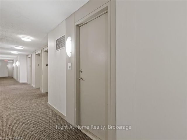 1601 - 36 Lee Centre Dr