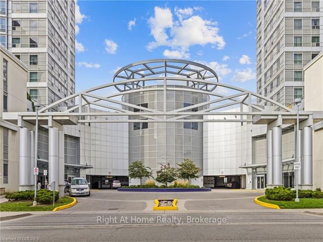 1601 - 36 Lee Centre Dr