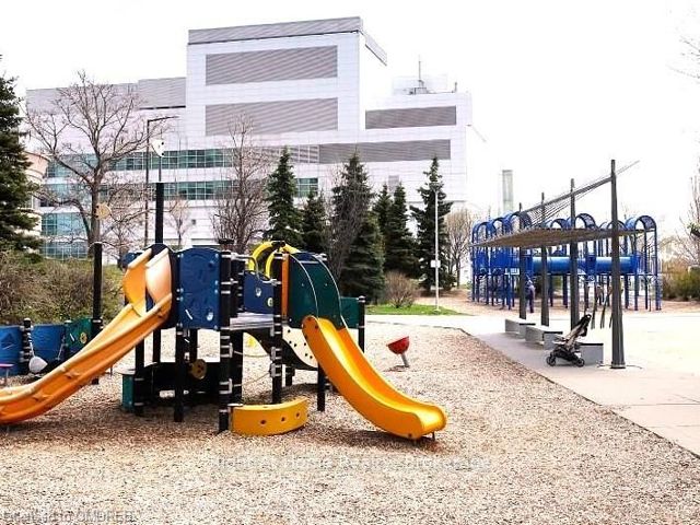 1601 - 36 Lee Centre Dr