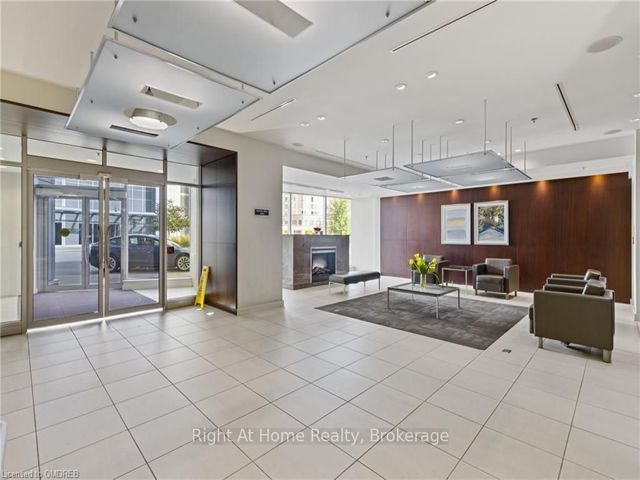 1601 - 36 Lee Centre Dr