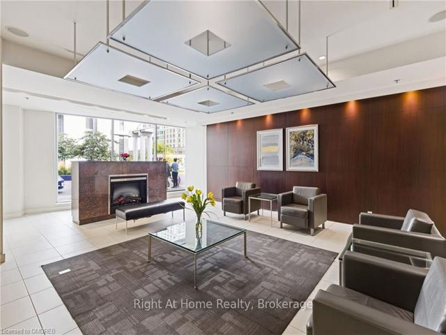 1601 - 36 Lee Centre Dr