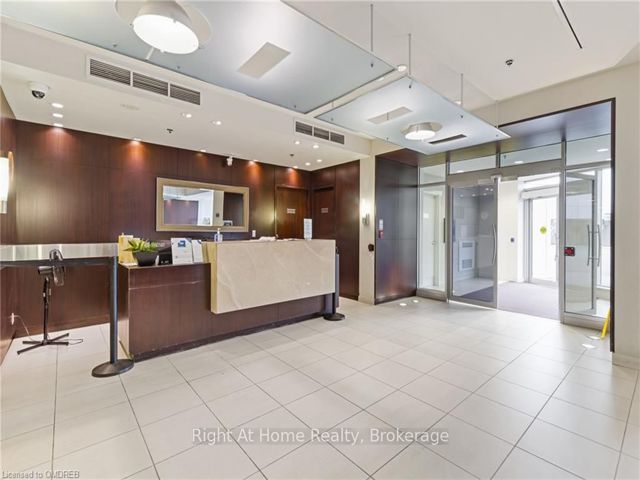 1601 - 36 Lee Centre Dr