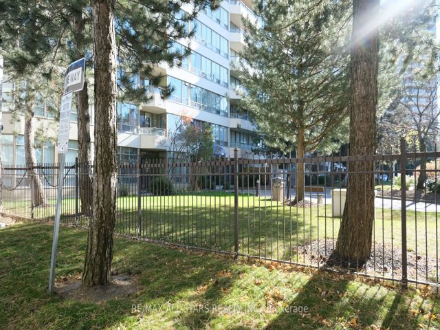 332 - 3 Greystone Walk Dr