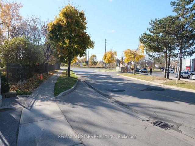 332 - 3 Greystone Walk Dr