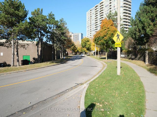 332 - 3 Greystone Walk Dr