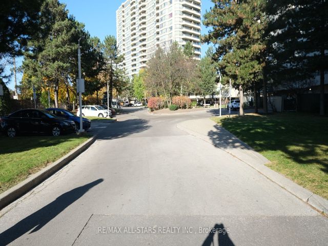 332 - 3 Greystone Walk Dr