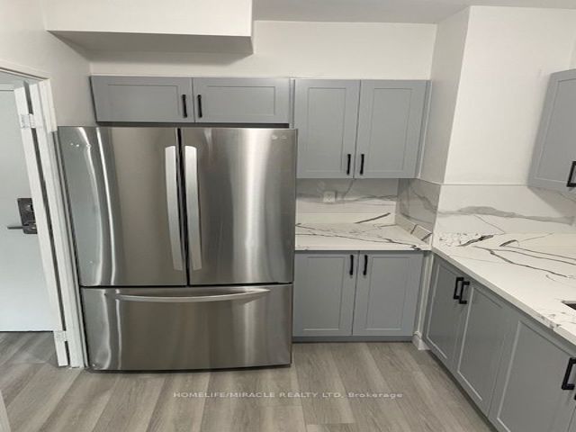 1814 - 5 Massey Sq