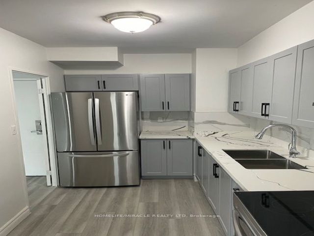 1814 - 5 Massey Sq