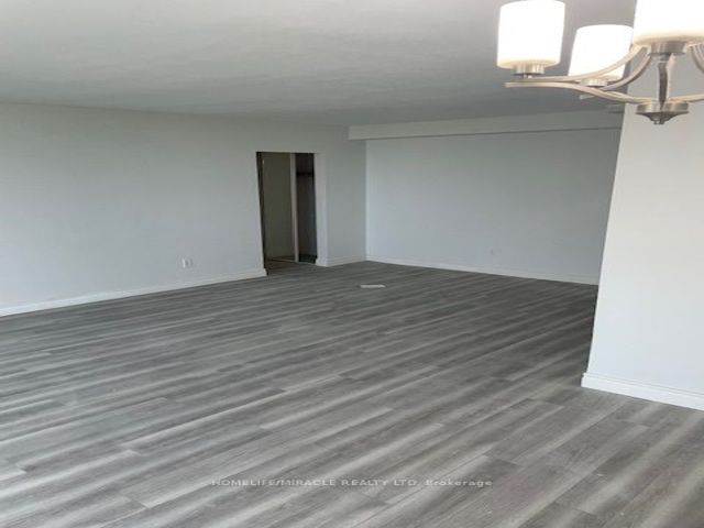 1814 - 5 Massey Sq