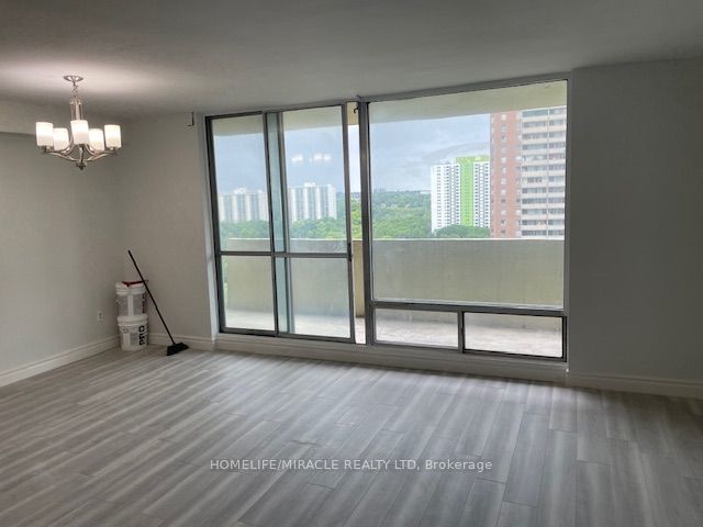 1814 - 5 Massey Sq