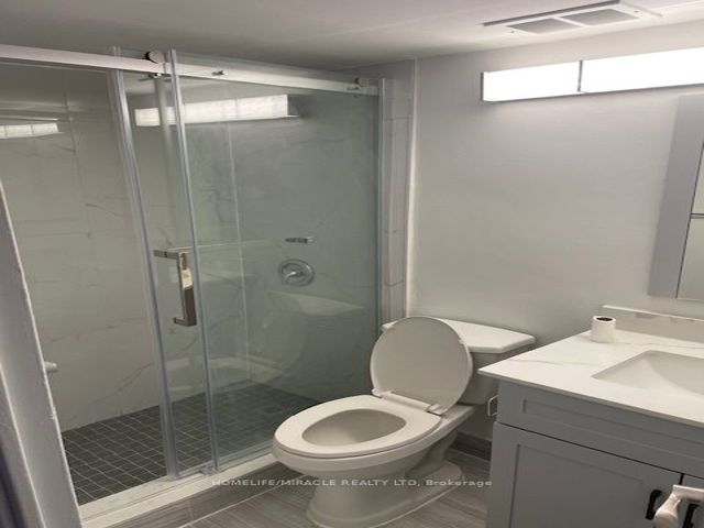 1814 - 5 Massey Sq