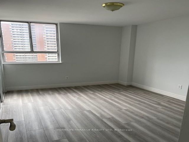 1814 - 5 Massey Sq