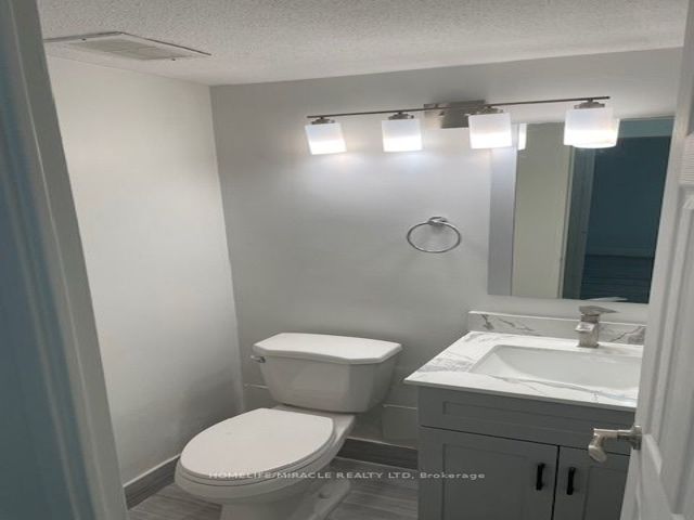 1814 - 5 Massey Sq