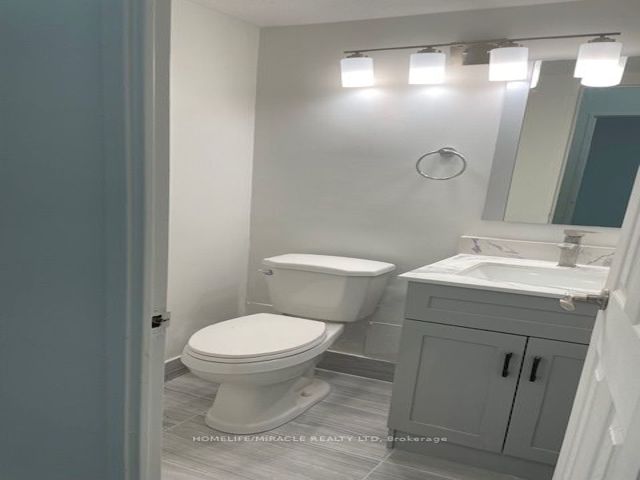 1814 - 5 Massey Sq