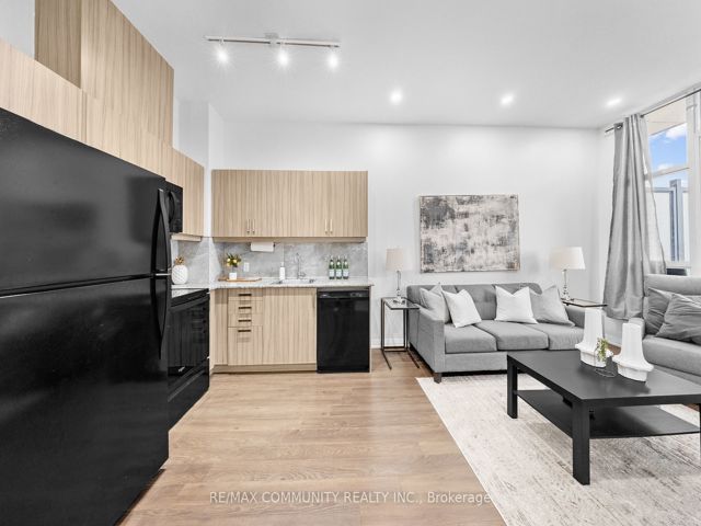 816 - 30 Meadowglen Pl