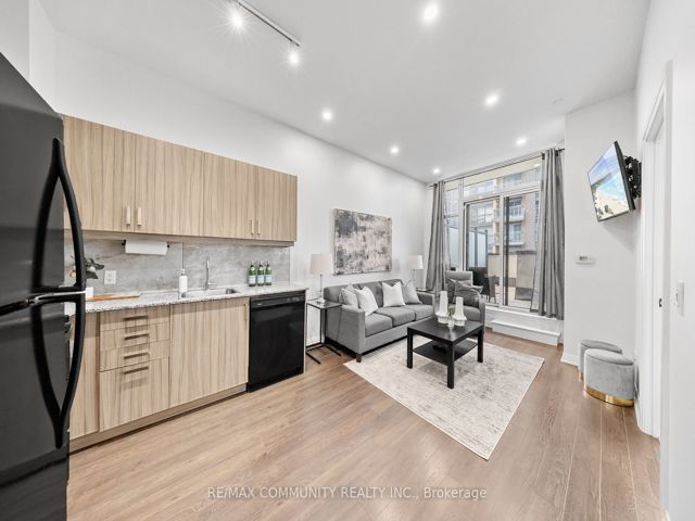 816 - 30 Meadowglen Pl