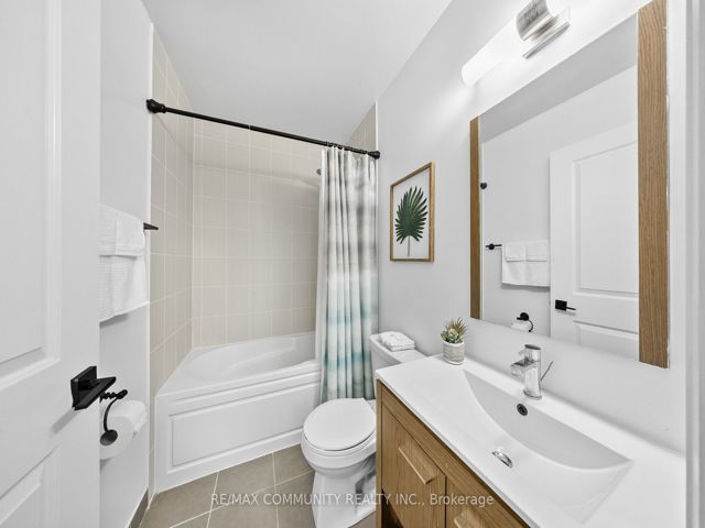 816 - 30 Meadowglen Pl