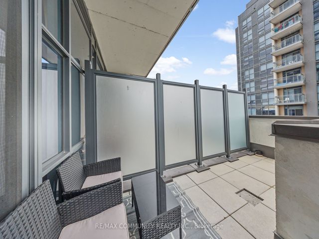 816 - 30 Meadowglen Pl