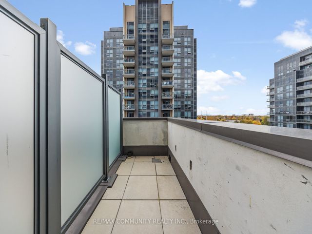 816 - 30 Meadowglen Pl
