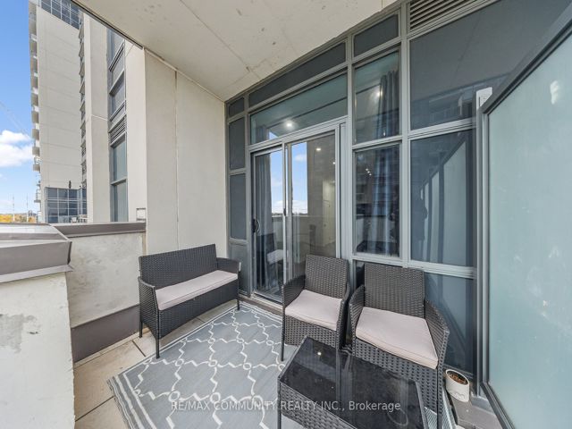 816 - 30 Meadowglen Pl
