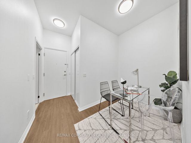 816 - 30 Meadowglen Pl