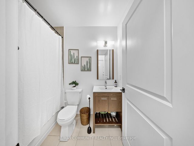 816 - 30 Meadowglen Pl