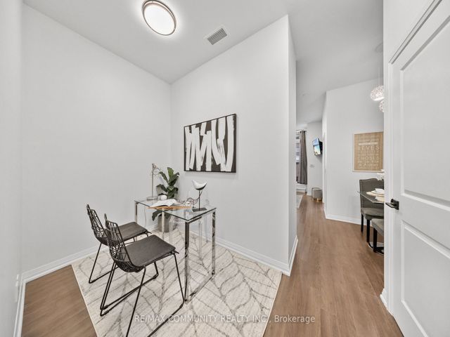816 - 30 Meadowglen Pl