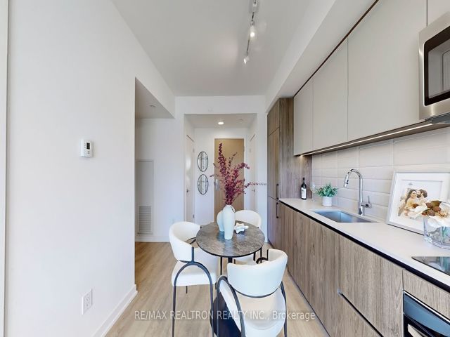 445 - 150 Logan Ave