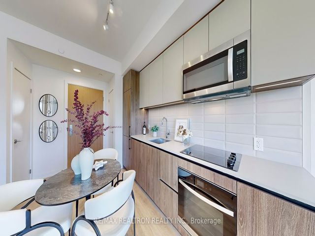 445 - 150 Logan Ave