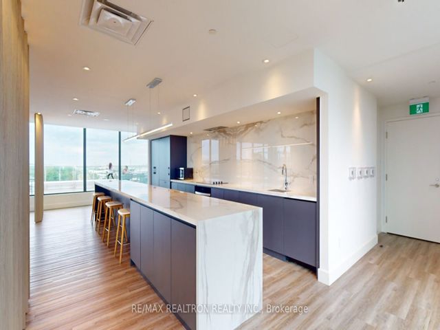 445 - 150 Logan Ave