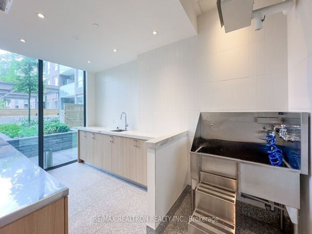 445 - 150 Logan Ave